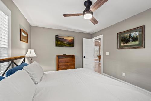 Hidden Hills Hideaway - image 12