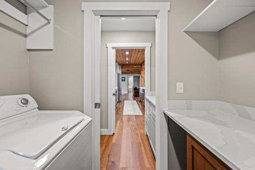 Hidden Hills Hideaway - image 4