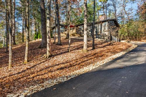 Hidden Hills Hideaway - image 2