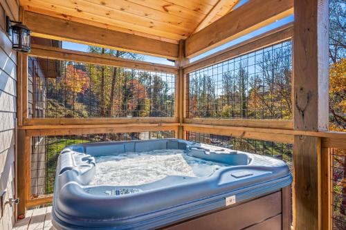 City Bear Cabin in Gatlinburg, USA