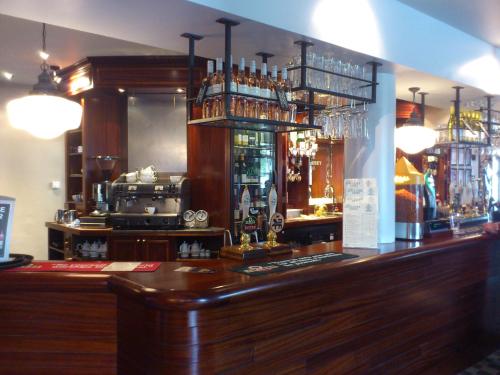 Anglesey Arms Hotel - image 12