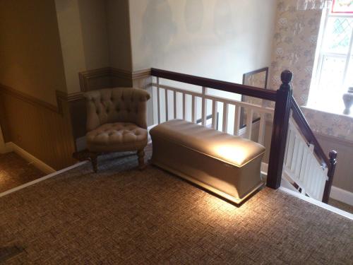 Anglesey Arms Hotel - image 11