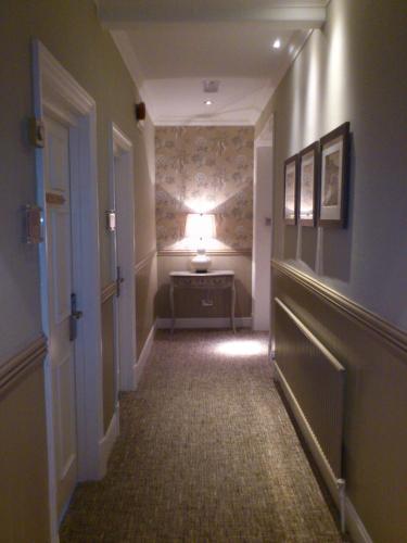 Anglesey Arms Hotel - image 9