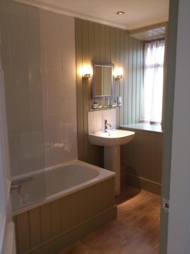 Anglesey Arms Hotel - main image