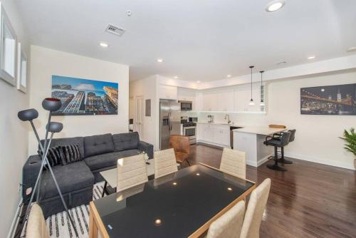 Spacious Modern Condo NYC at Fingertips Spacious Modern Condo NYC at Fingertips