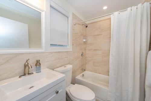 Modern Condo-NYC@Fingertips in North Bergen, USA