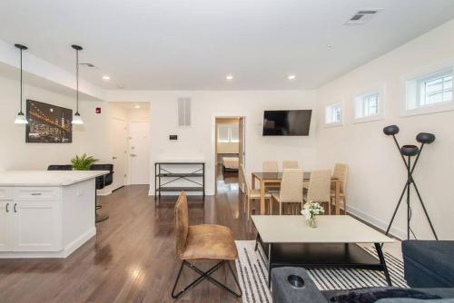 Spacious Modern Condo NYC at Fingertips Spacious Modern Condo NYC at Fingertips