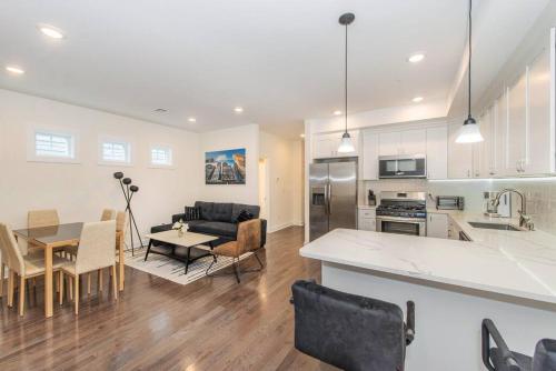 Spacious Modern Condo NYC at Fingertips Spacious Modern Condo NYC at Fingertips