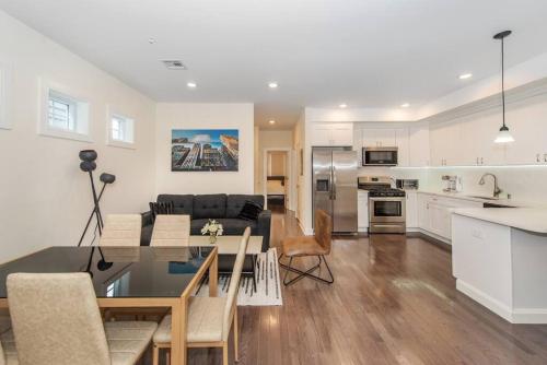 Spacious Modern Condo NYC at Fingertips Spacious Modern Condo NYC at Fingertips