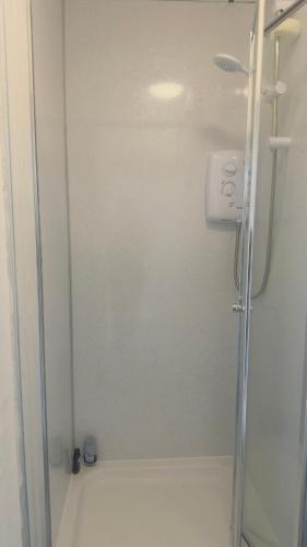 Shower, Budget Rooms in Fort William