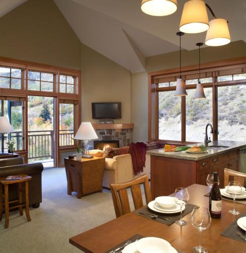 Capitol Peak Lodge - CoralTree Residence Collection - Accommodation - Snowmass Village