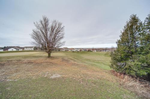 Erie Condo Near Lake with Golf Views and Balcony in Erie, USA