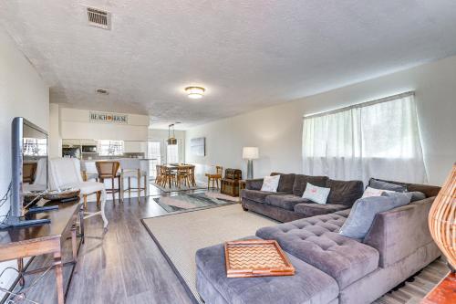 Family-Friendly Galveston Getaway - Walk to Beach! in Galveston, USA