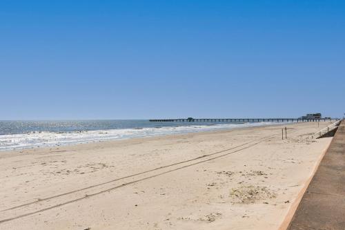 Family-Friendly Galveston Getaway - Walk to Beach! in Galveston, USA