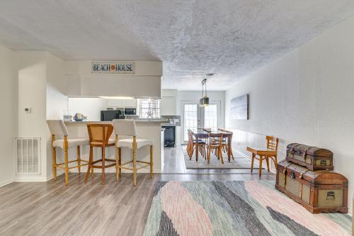 Family-Friendly Galveston Getaway - Walk to Beach! in Galveston, USA