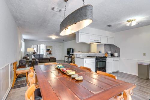 Family-Friendly Galveston Getaway - Walk to Beach! in Galveston, USA