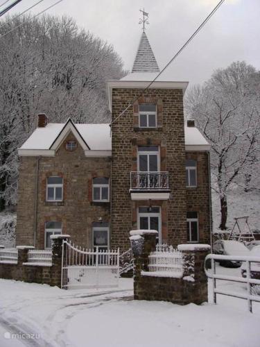 Spacious castle with garden in Aywaille