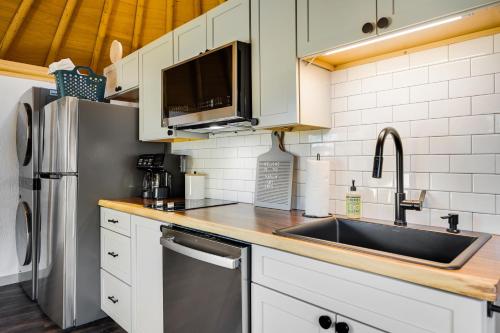 Harlow - Freedom Yurt Cabins in Canyon Lake, USA