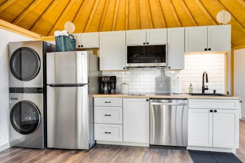 Harlow - Freedom Yurt Cabins in Canyon Lake, USA