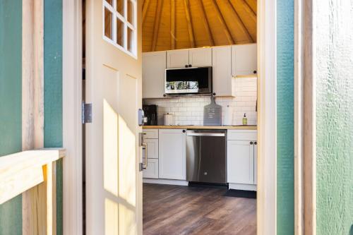 Harlow - Freedom Yurt Cabins in Canyon Lake, USA