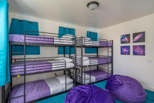 Coachella Play - 6BR Multi-Gen Fun Zone and Retreat with free heated pool - Tap to explore photos