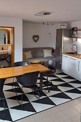 Emas House in 哥納亞斯圖貝卡