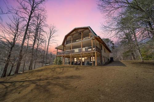 Lake Lure Retreat - A Beautiful Lakefront Lodge on Mirror Lake-Waterfront-Newly Expanded Deck lodge in Lake Lure, USA