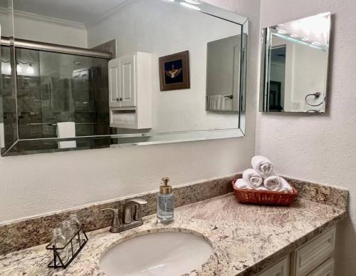 Enchanted Haven-A serene cottage in the Woodlands! in The Woodlands, USA