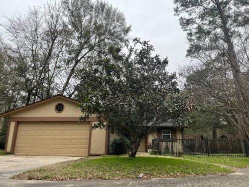 Enchanted Haven-A serene cottage in the Woodlands! in The Woodlands, USA