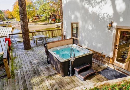 Camp Blue Bird in Hot Springs, USA