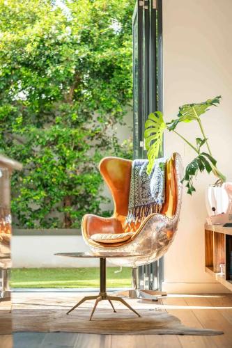 Sophisticated art deco in the heart of Toorak