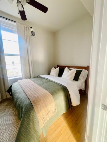 Stunning 4BD/2BA Getaway Chicago in Chicago, USA