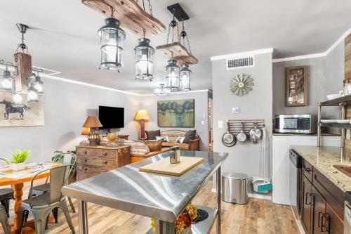 Salt Block - The Rustic Suite 1 in Bandera, USA