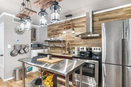 Salt Block - The Rustic Suite 1 in بانديرا_تكساس