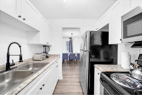 Stylish - Water View Condo - Palm Wave Says in Coconut Creek (FL)