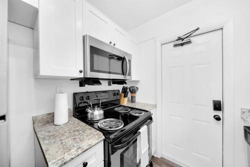 Stylish - Water View Condo - Palm Wave Says in Coconut Creek (FL)