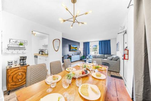 Stylish - Water View Condo - Palm Wave Says in Coconut Creek (FL)