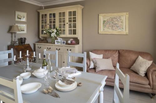 บริการและสิ่งอำนวยความสะดวก, Roundhill Farmhouse in เคลส์ตัน