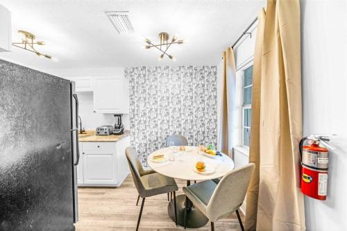 Water Front Condo - First Floor - Palm Wave Says Room Type - One-Bedroom Apartment