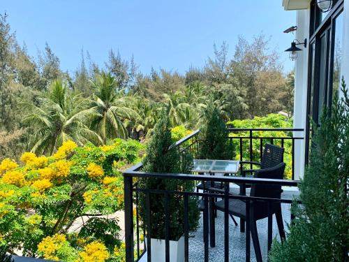 Deluxe Double Room with Sea View image 2