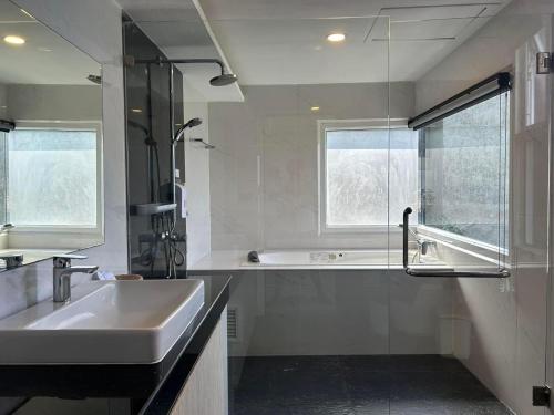 Executive Suite image 10