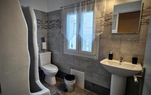 Santorini Sunrise Studio Pleasure Room Type - Deluxe Triple Room