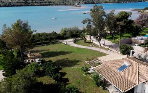 Villa Virvi - Cozy Seaside Cottage in Porto Heli gîte à louer Ákra Ververoúda