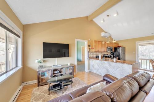 Rumbling Bald Resort-Fairway Villa on Bald Mountain Lake-Mountain Views condo in Lake Lure, USA