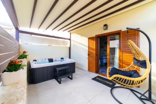 Hot tub, Asmani Apartments with pool in Gorgolaini