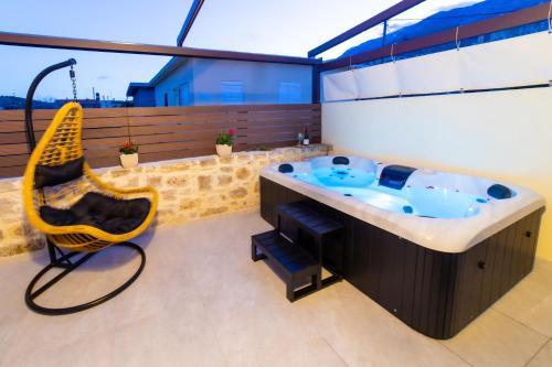 Hot tub, Asmani Apartments with pool in Gorgolaini