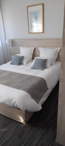 Logis Hôtel de la Plage – St. Pierre d'Oleron, PA
