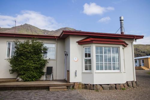 Exterior view, Berunes HI Hostel in Djupivogur