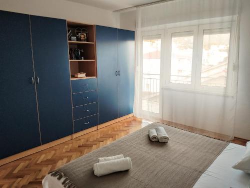Apartment with Mountain View image 6