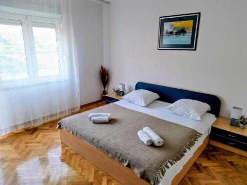 Apartment with Mountain View image 5